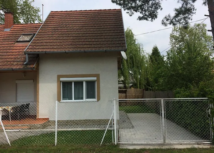 House On The 鲍洛通费尼韦什
